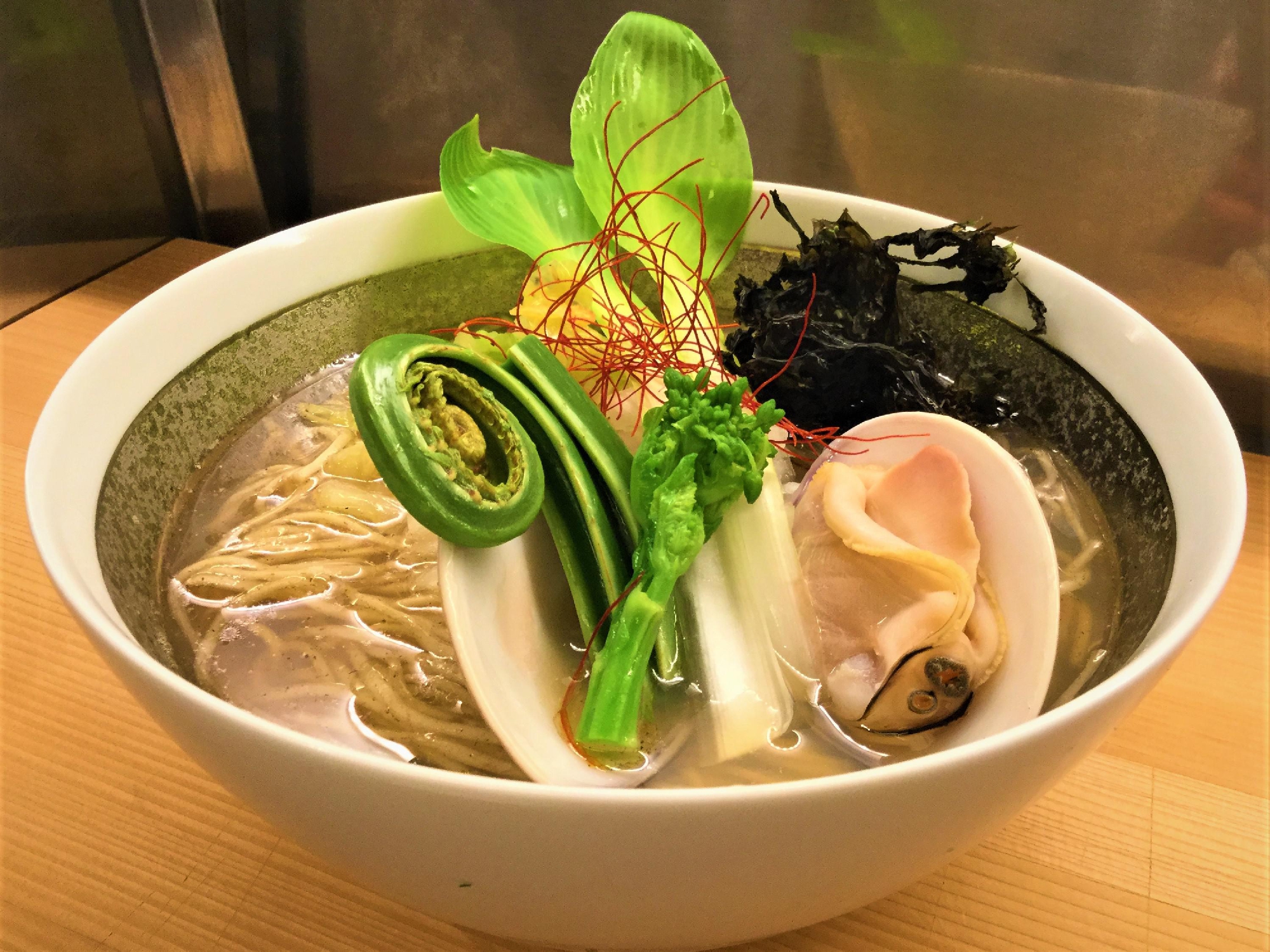 3月中旬より　季節限定【貝と春野菜の潮ラーメン】